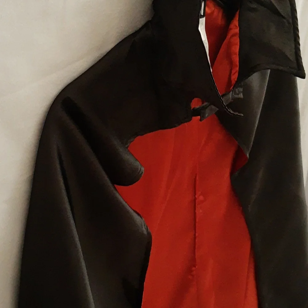 Gymboree Pirate Skull Vampire Cloak Cape Youth M/L (7-12) BONUS Toy Hook & Sword